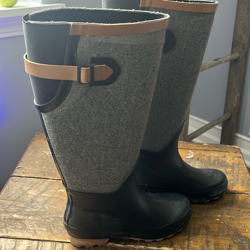 Time and Tru rain boots